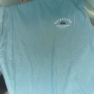 QUICKSILVER T SHIRT